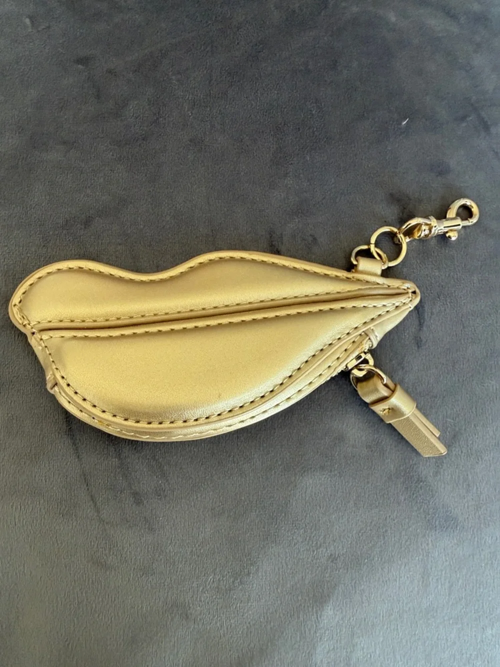 Diane Von Furstenberg x Target Metallic Gold Lips Coin Pouch/Bag Charm NWOT